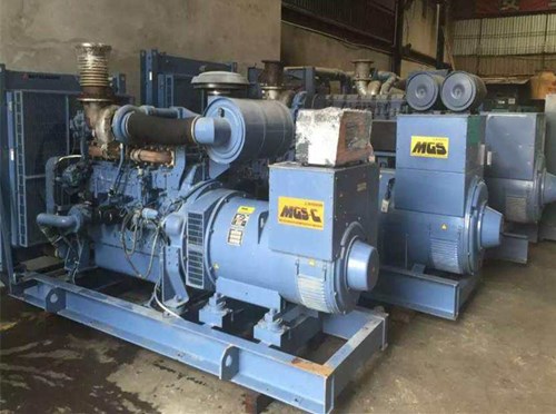 华蓥发电机组带负载降电压是什么原因照成的？