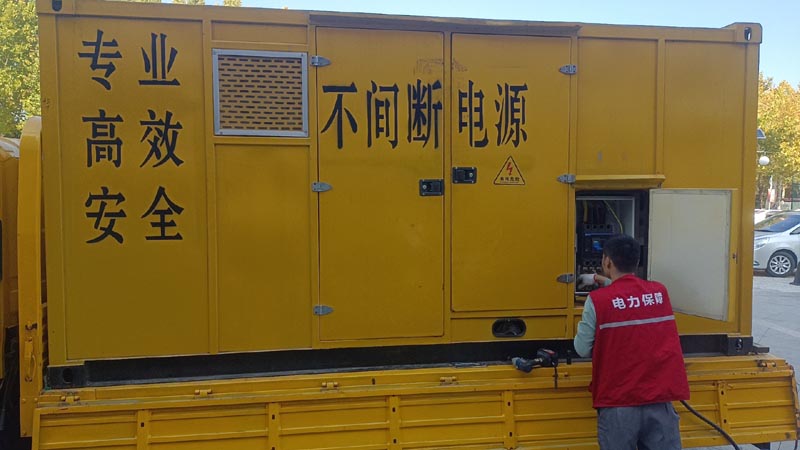 华蓥柴油发电机组和UPS电源配合使用时，如何避免切换过程中的电力中断？