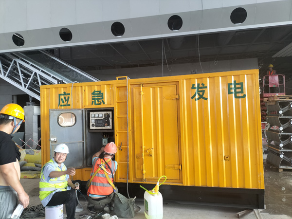 华蓥怎样判断空气滤清器是否需要更换？